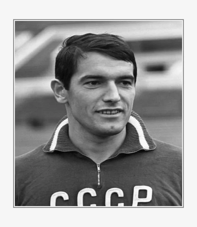 902-Valery_Voronin_1966_frame5.webp